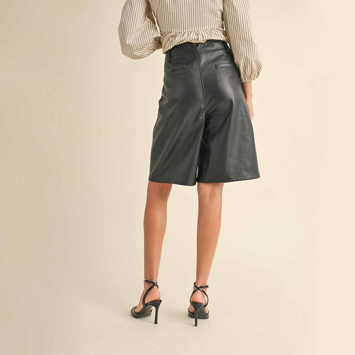 Short Negro de Vinipiel