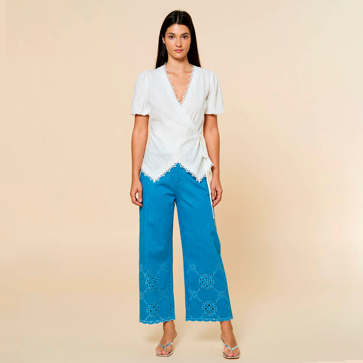 Pantalon Azul con Bordado