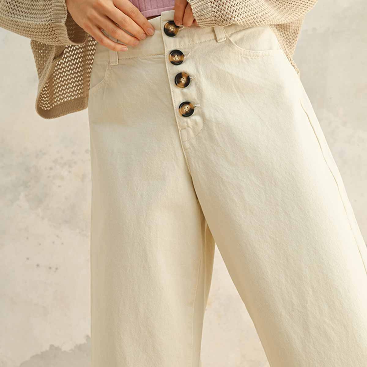 Pantalon Beige con Detalle de Botones