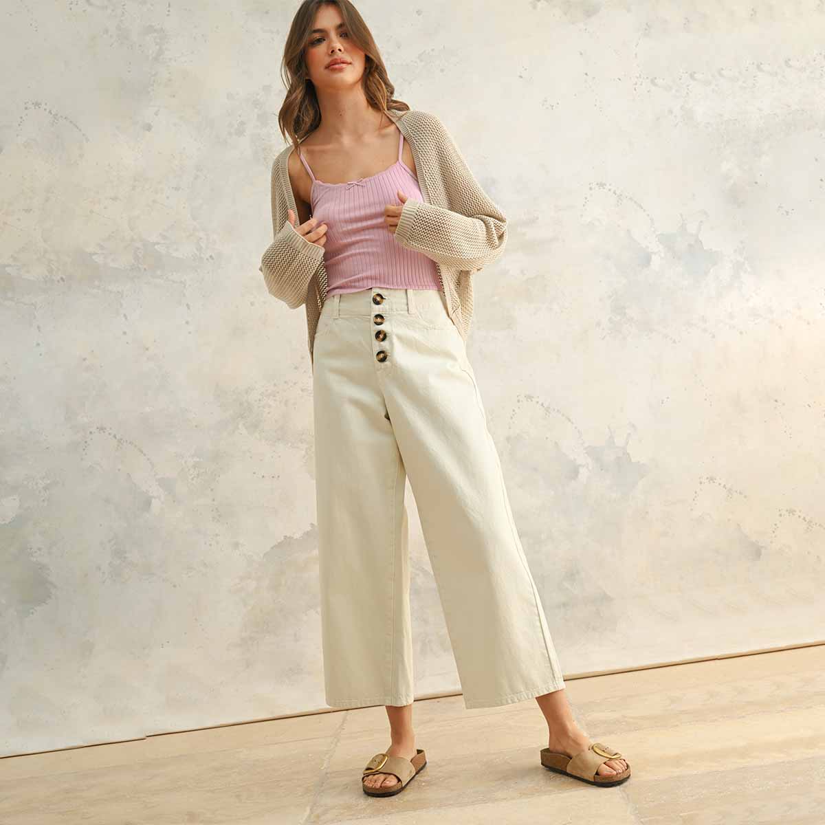 Pantalon Beige con Detalle de Botones