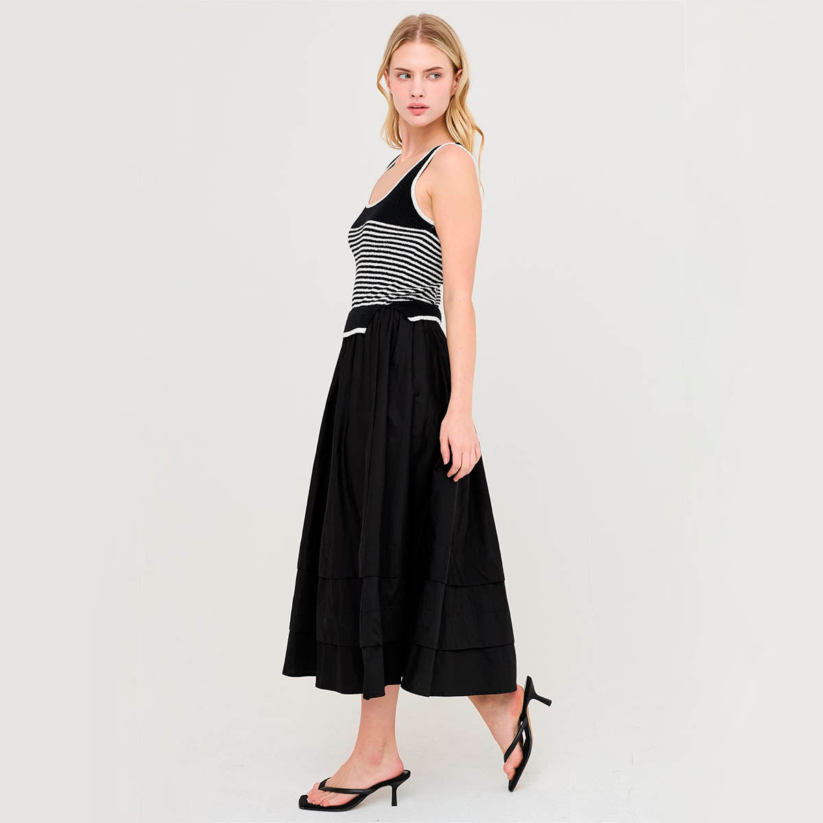 Vestido Negro de Rayas