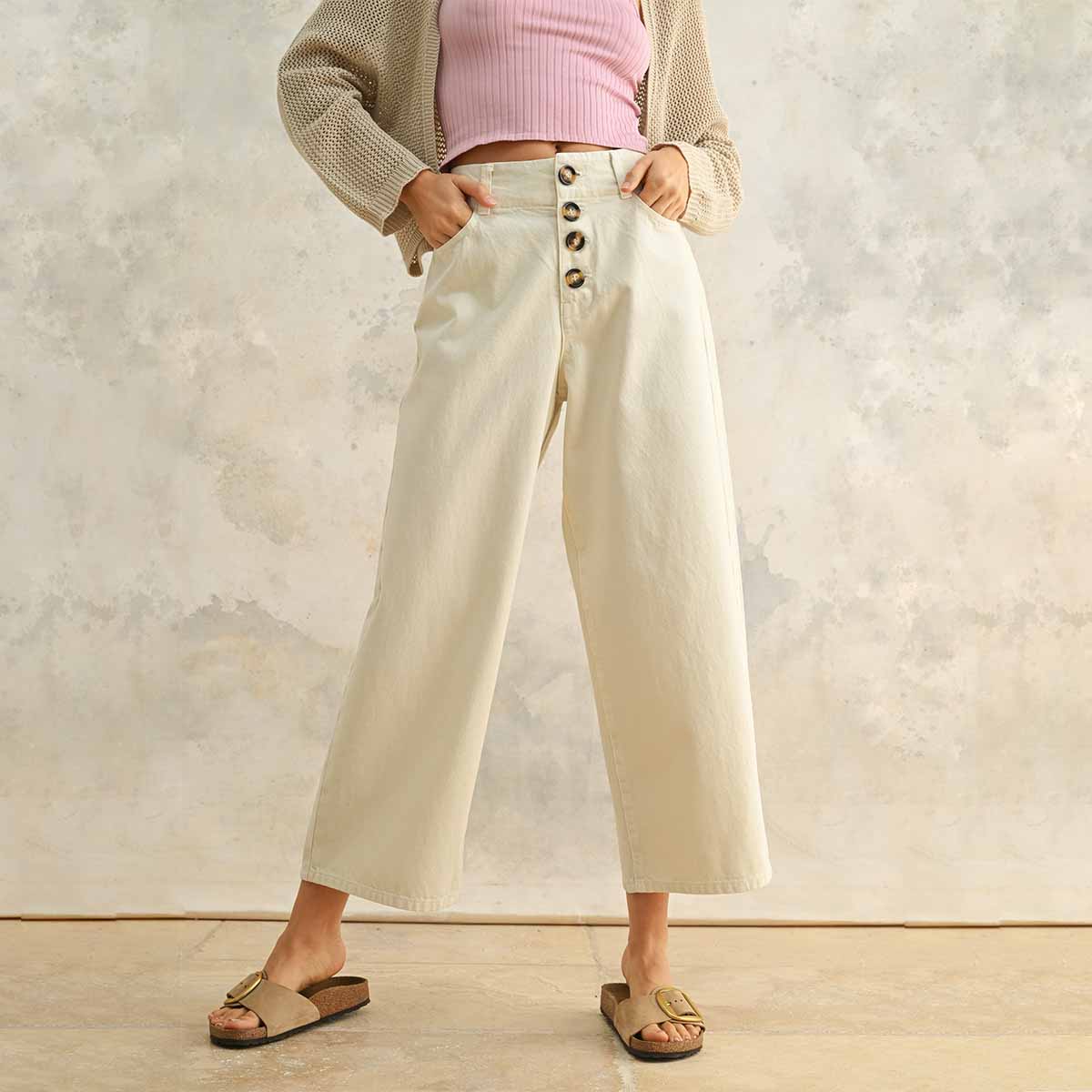 Pantalon Beige con Detalle de Botones