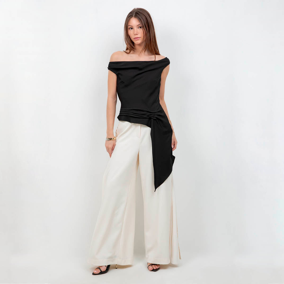 Blusa Negra Asimetrica