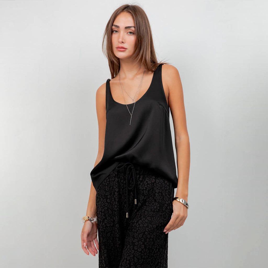 Blusa Negra de Tirante