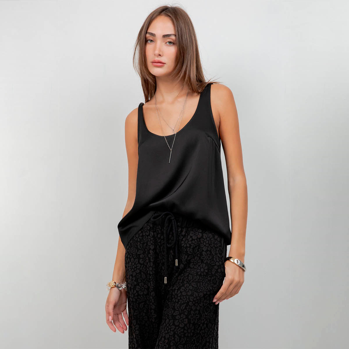 Blusa Negra de Tirante