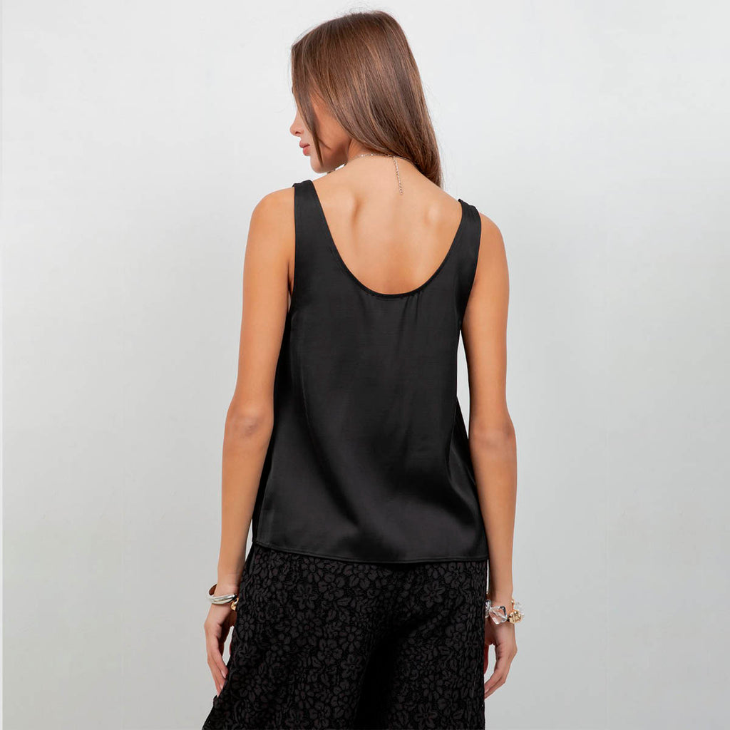 Blusa Negra de Tirante