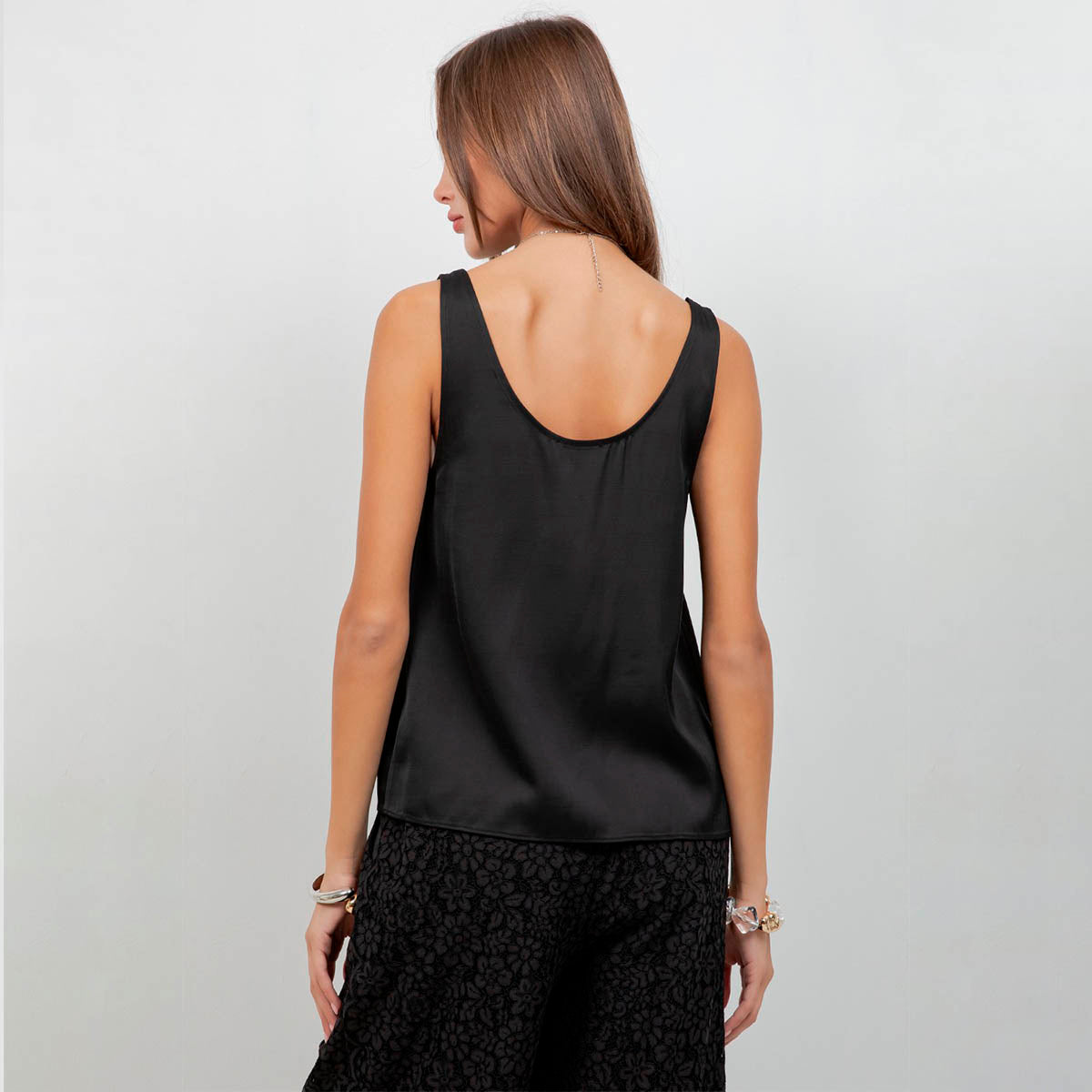 Blusa Negra de Tirante