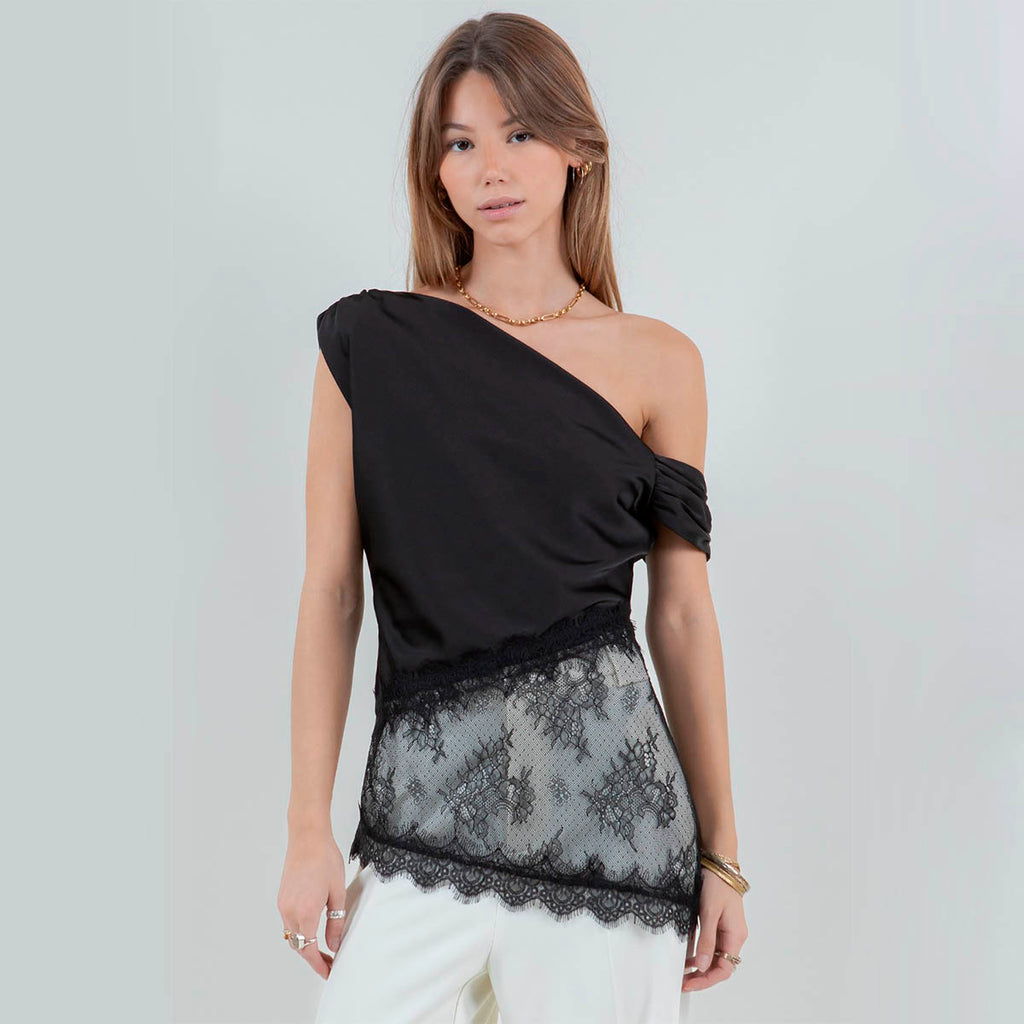 Blusa Negra con Detalle Encaje
