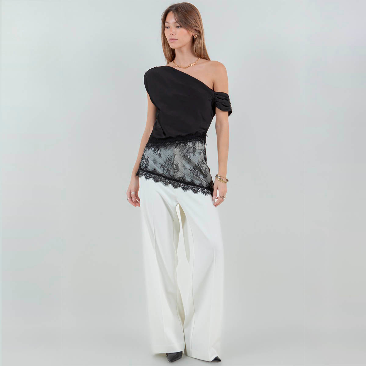 Blusa Negra con Detalle Encaje