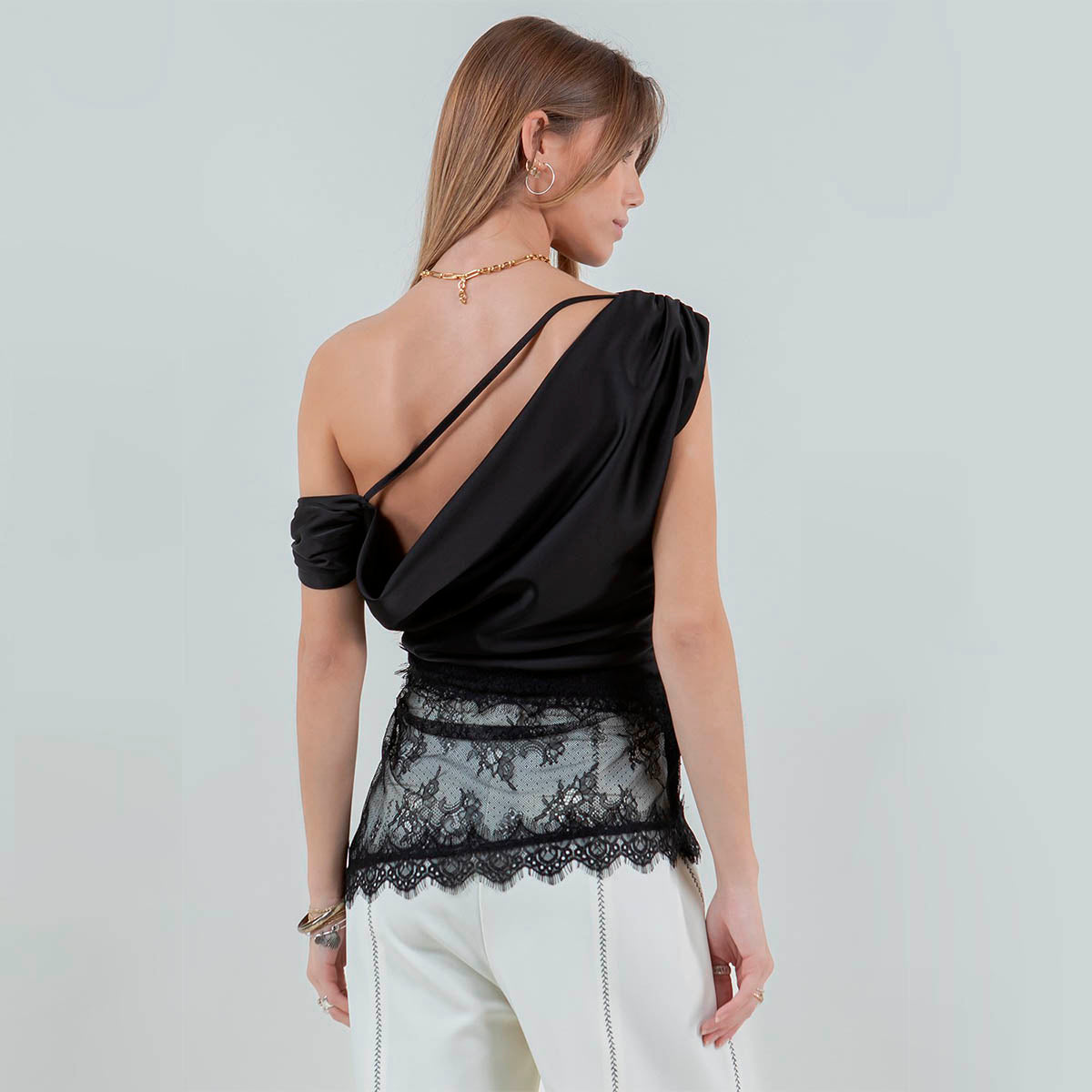 Blusa Negra con Detalle Encaje